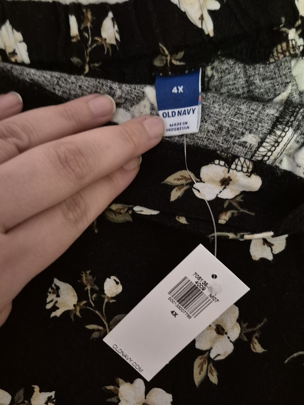 Floral A-Line Mini Skort Black with White Blossoms - Picture 4 of 5
